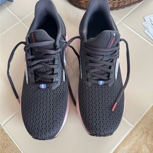 Women’s Gray Running Shoes